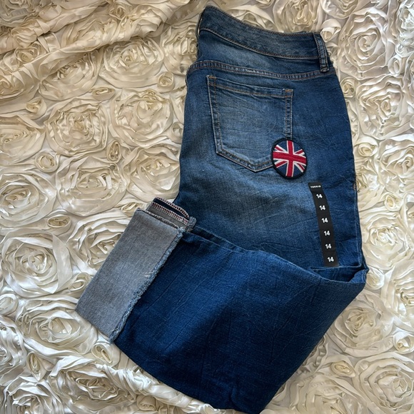 NEW torrid boyfriend jeans - Picture 6 of 10